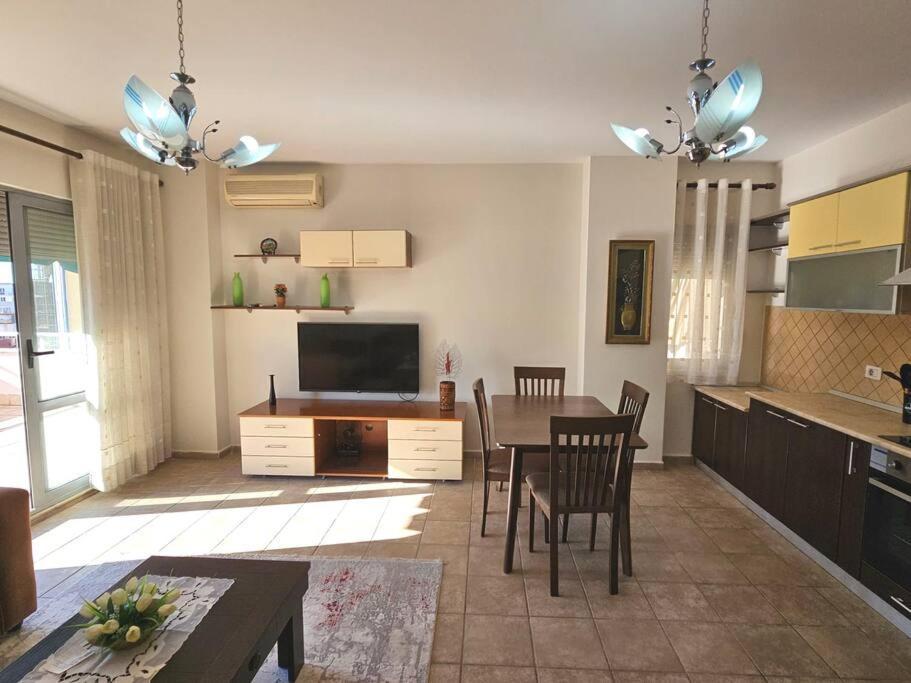Central Apartment Тирана Экстерьер фото