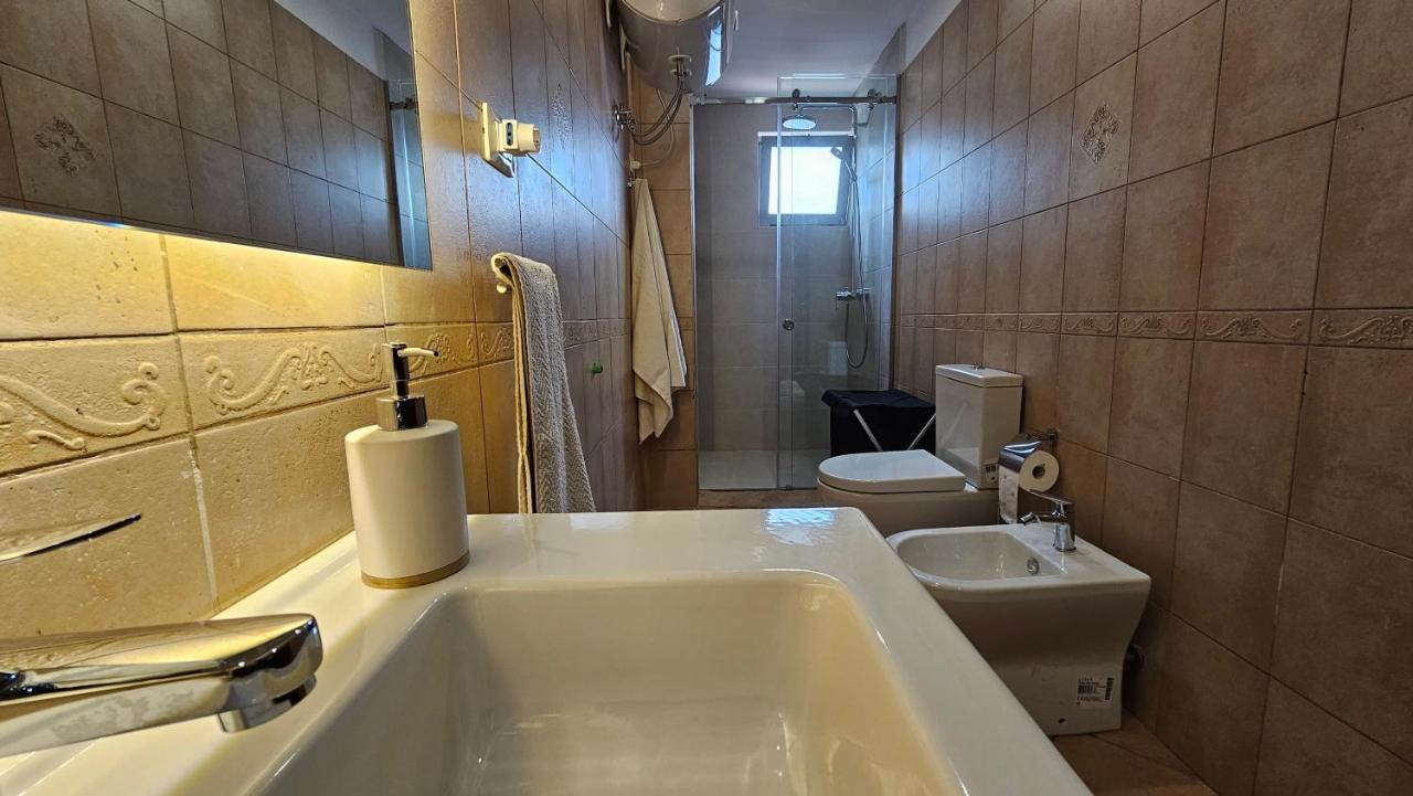 Central Apartment Тирана Экстерьер фото